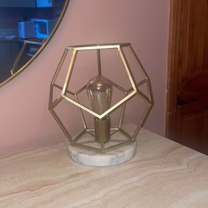 light fixture with brown bulb without tags but doesn’t work with my aesthetic